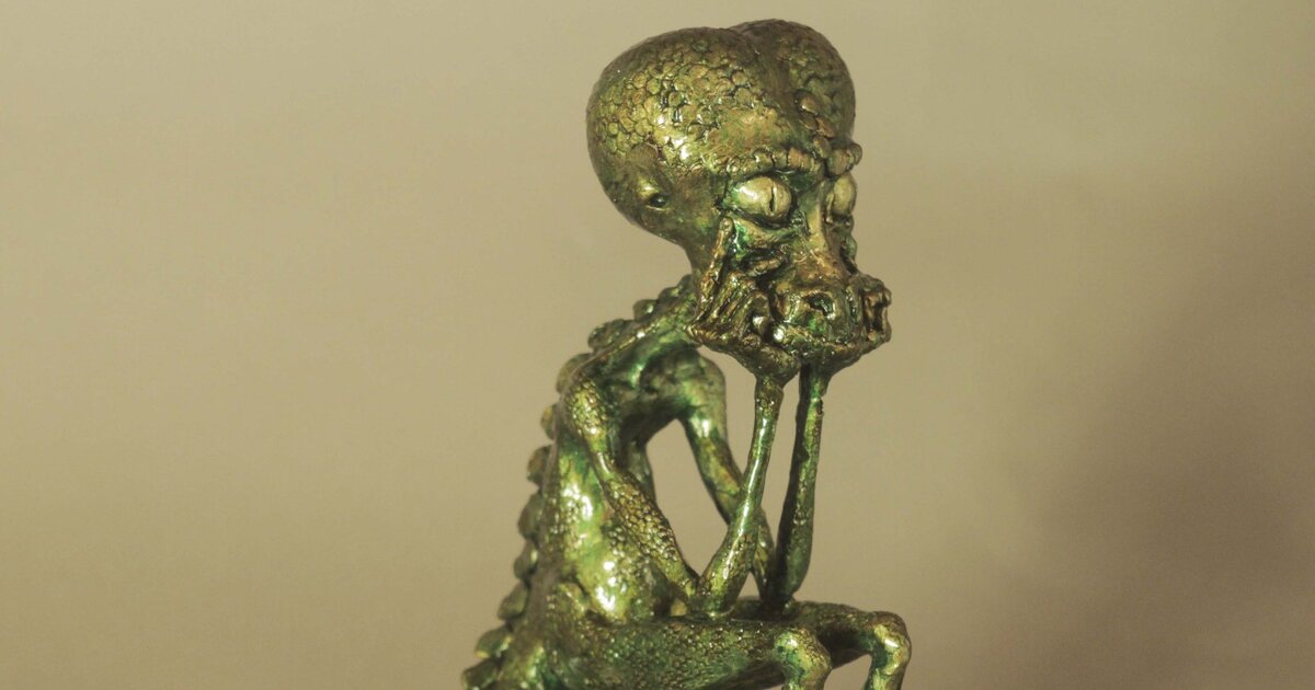 Так выглядит премия ВРАЛ: грустный рептилоид для "выдающихся лжеученых" России