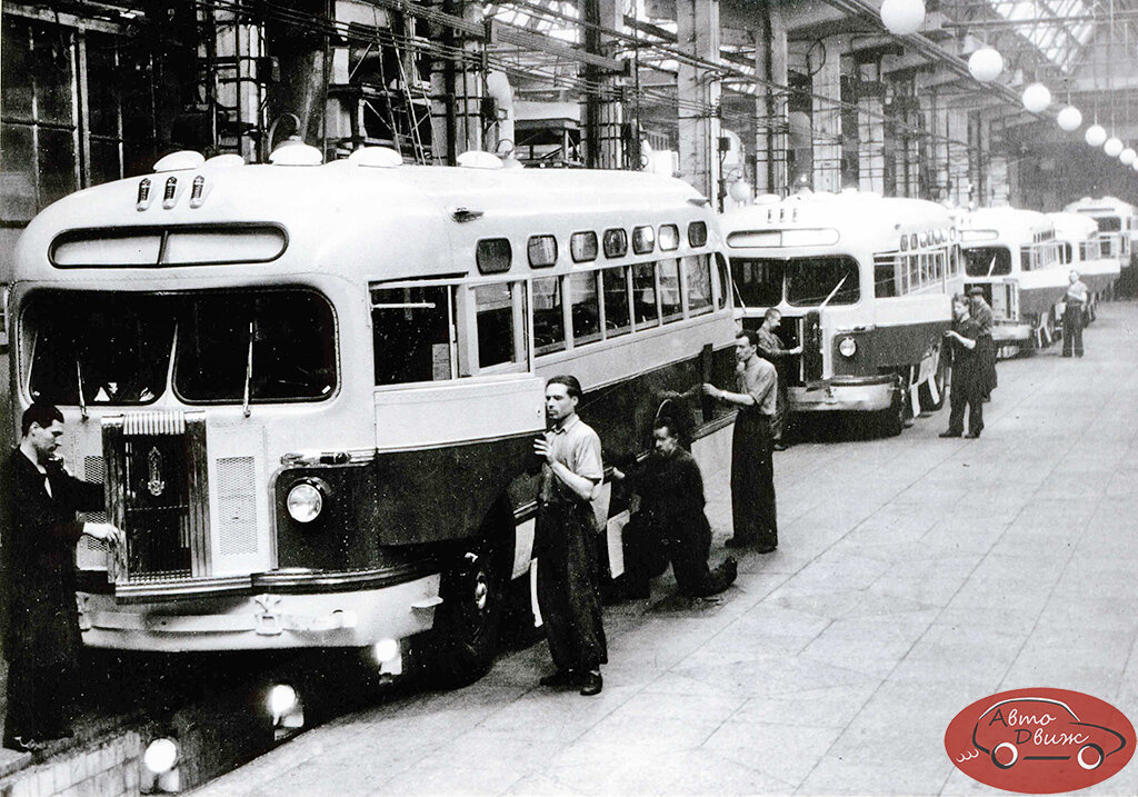 Вот так делали автобусы в 1950-е годы на Московском автозаводе им. Сталина