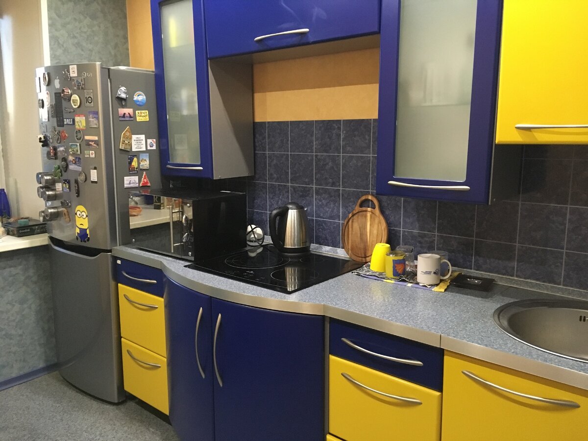 Дизайнеры от панелей МДФ бьются в конвульсиях - колхоз, мол. Ну и пусть.