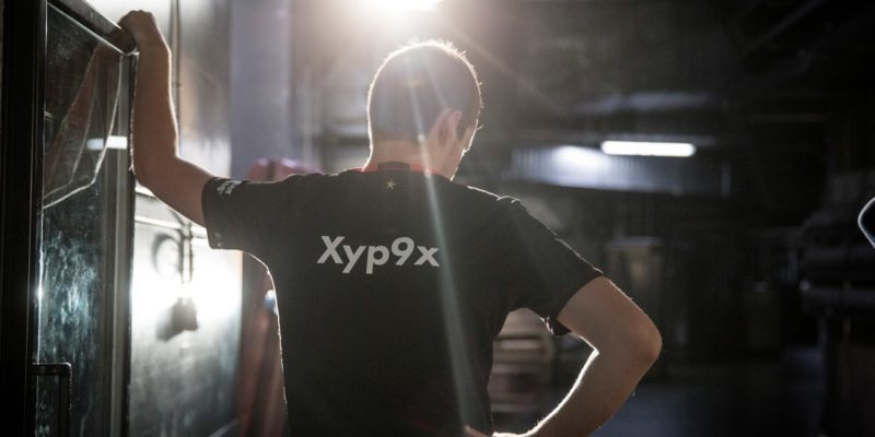 "Моя ситуация

В последнее время я все больше стал чувствовать симптомы выгорания/стресса, преследовавшие меня несколько последних месяцев. придется взять перерыв и начать заниматься поиском мотивации, чтобы снова присоединится к Astralis. Мое окружение провело большую работу, чтобы не допустить развитие этого сценария и я бы так и продолжил играть, как раньше, но пришло время позаботиться о своем здоровье, и поэтому я написал грустное письмо Astralis.
 Я действительно хочу выразить огромную благодарность моим товарищам по команде, организации и всем окружающим, кто оказал мне большую поддержку в это время. Я не знаю, когда вернусь на соревновательную сцену, но я надеюсь, что мои фанаты все поймут, так как это было очень трудное решение для меня <3" — написал в своем Twitter Андреас Хойслет.