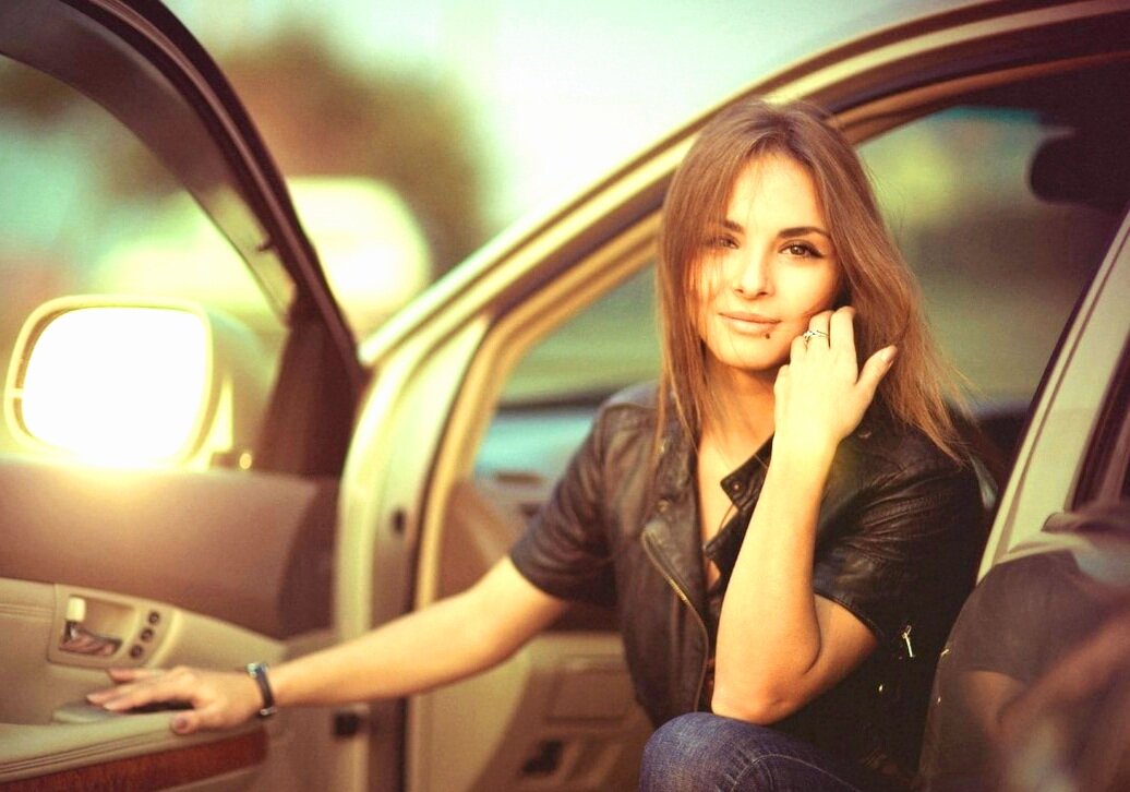 Любовь приходит нечаянно, как луч света, врываясь в жизнь человека...