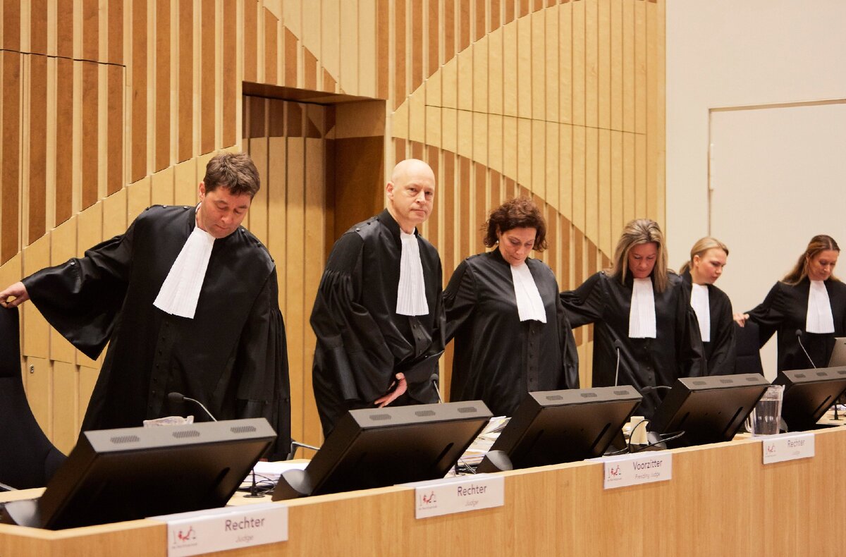 Международный суд признал россию. Гаага суд. Голландский суд. Судья в Гааге. Суд Нидерландов.