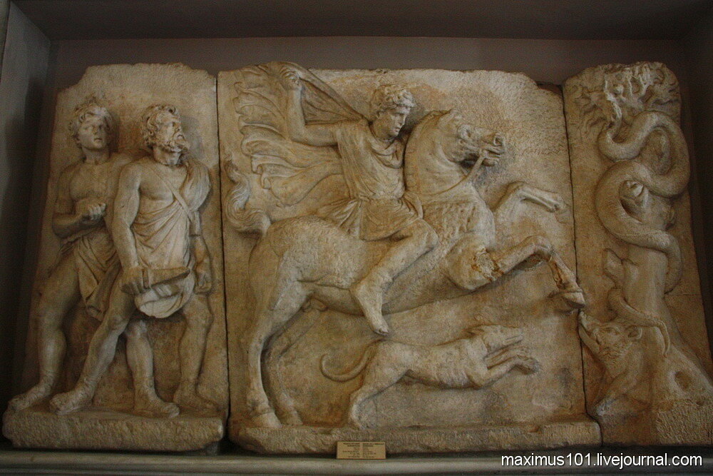 Фракийский всадник из Салоник (I век до н.э.). Археологический музей Стамбула.