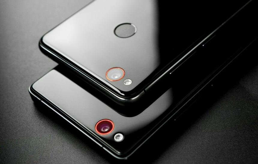  3О скорости работы смартфона можно судить по названию его процессора, об автономности — при взгляде на ёмкость аккумулятора. Но в выборе модели с хорошей камерой уже давно нужно смотреть не на мегапиксели, а на реальное качество снимков. Мы собрали воедино самые доступные смартфоны, способные снимать качественные фото и видео.