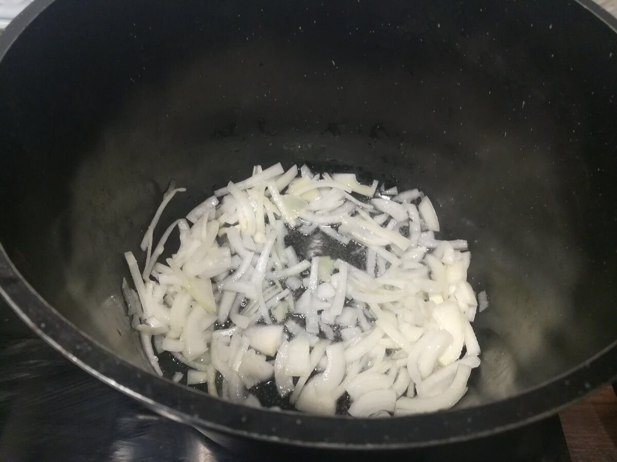 Поджариваем лук