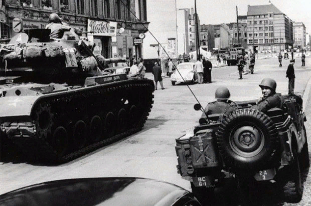 Американские и советские танки лишь чудом не перестреляли друг друга