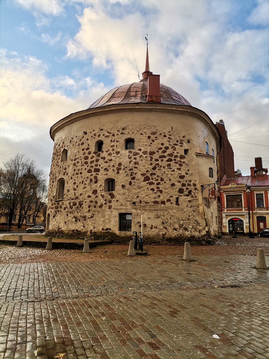 Круглая башня