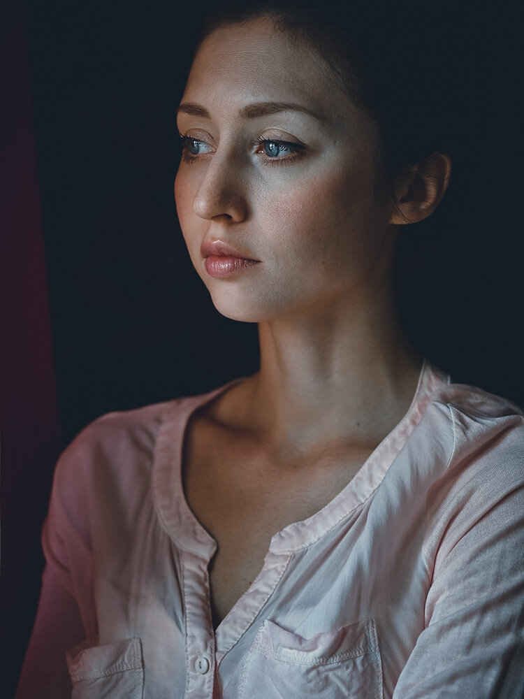 На фото художник слова Антонина Яхина (@antoninayakhina в Instagram). Автор фото фотограф Ирина Денисова (@irisadidrisa в Instagram)