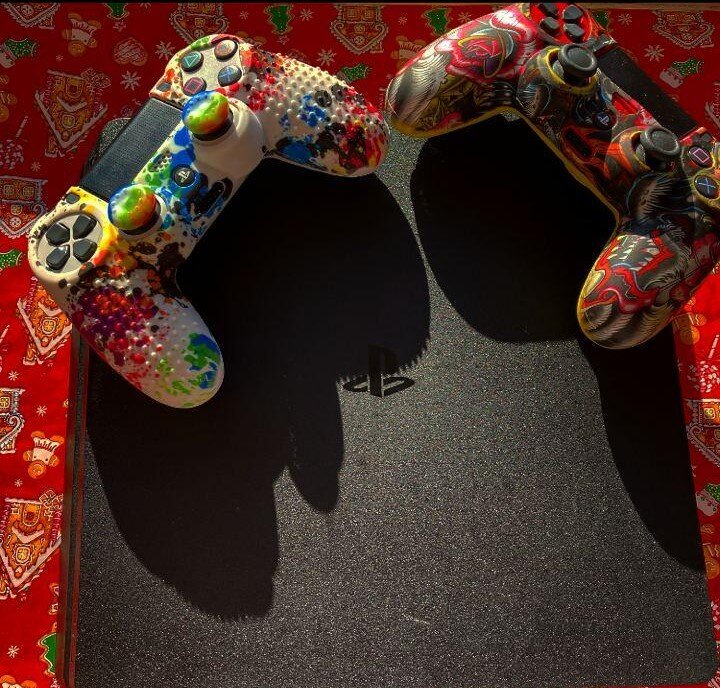 Дорогая реплика слева, китайский али справа