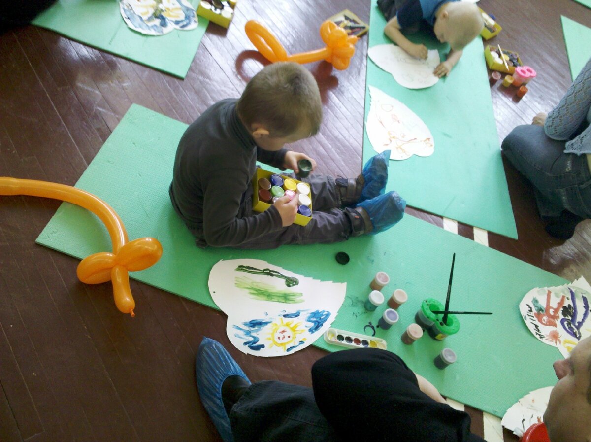 Тоже архив. Организовали праздник для детей.