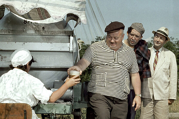 Кадр из фильма " Кавказская пленница".