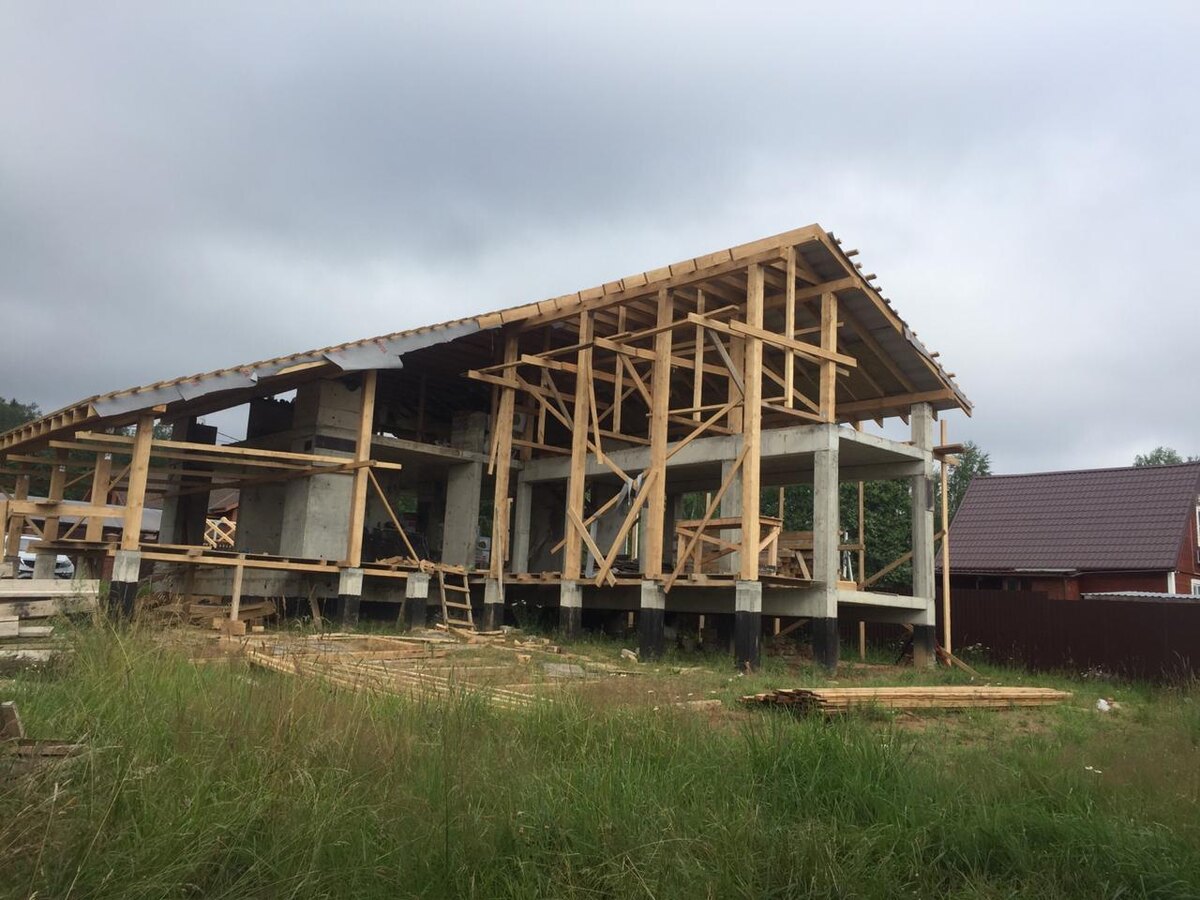 монолитный железобетонный каркас и стропильная кровельная система