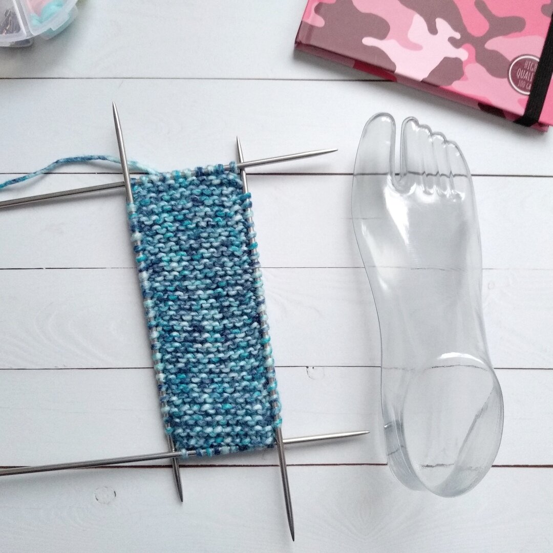 Набранные петли, с пропусками в углах. Листайте дальше