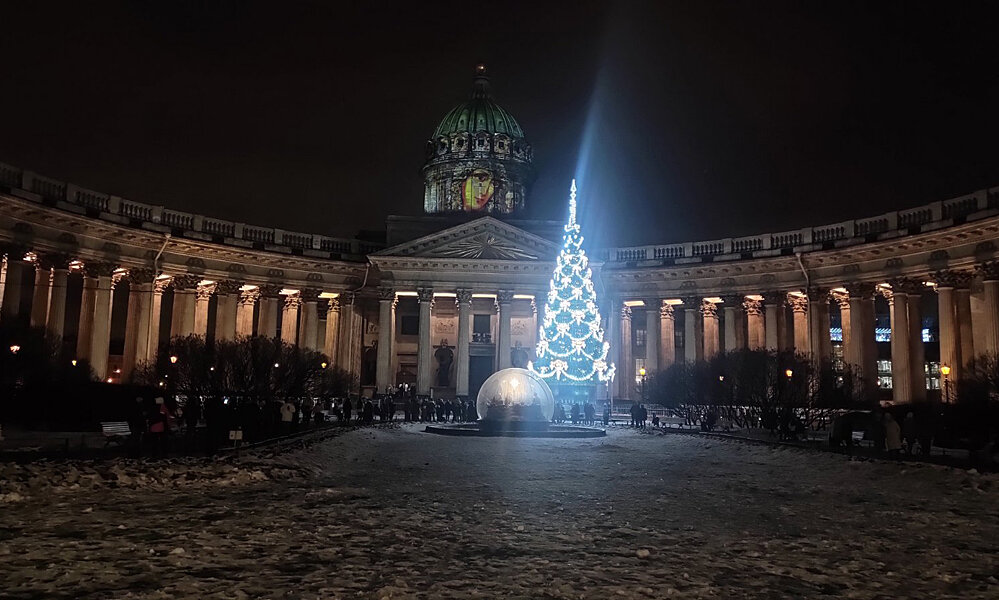 Ёлка на дворцовой площади в санкт-петербурге 2020. Дворцовая площадь в санкт-петербурге новый год 2022. Елка на дворцовой площади 2020. Декорации в питере на новый год. Елка в питере 2022 на дворцовой.