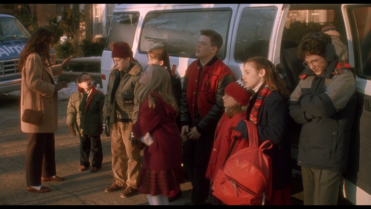 Сестра Хэзер считает все ли на месте кадр из фильма "Один дома"