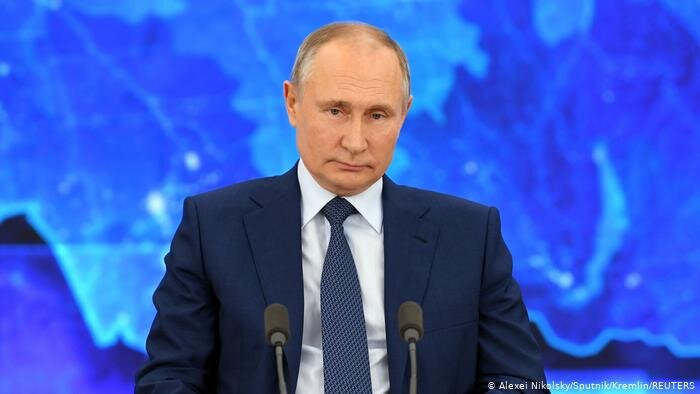 Владимир Владимирович Путин - действующий президент РФ.