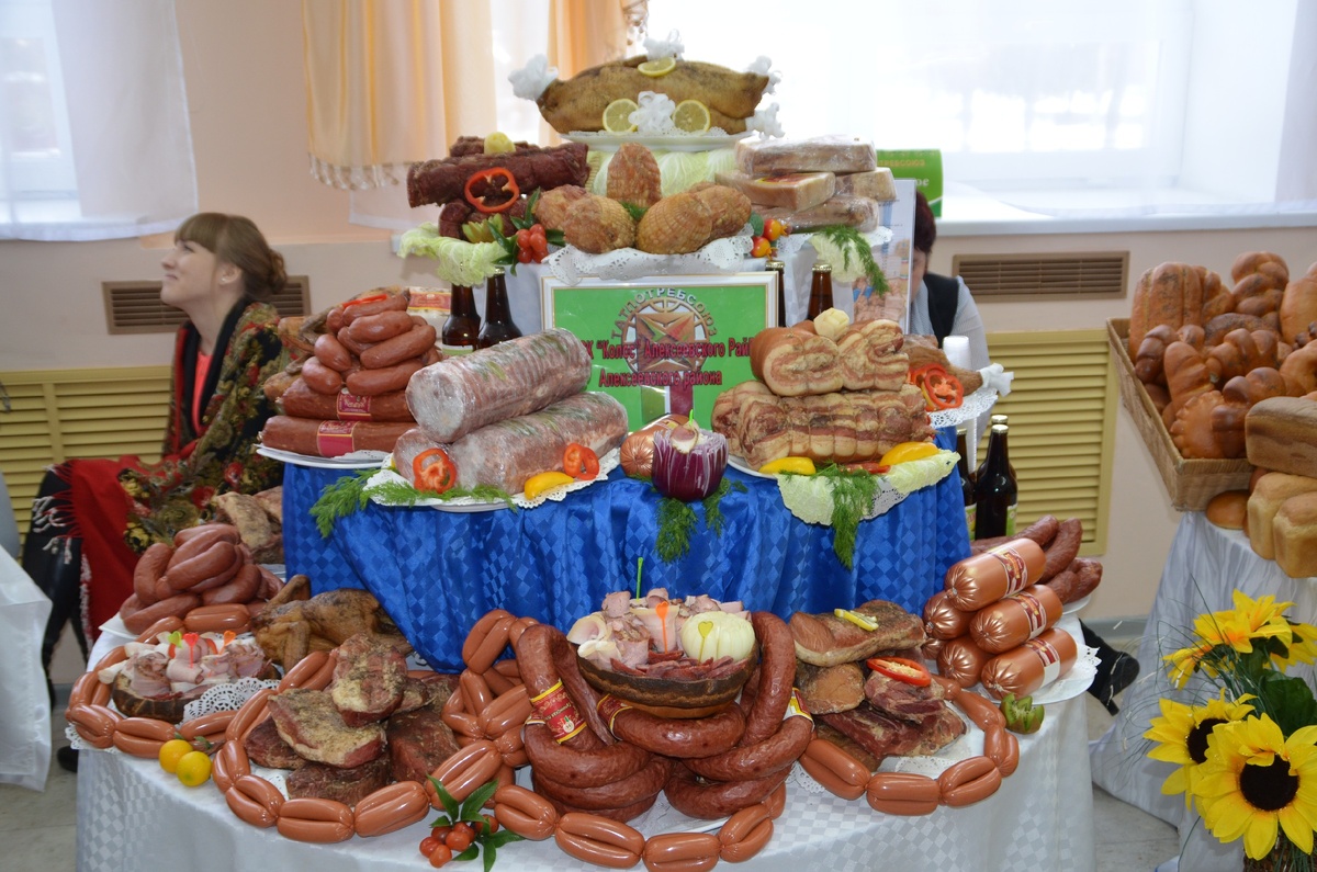 "Россия может остановить утечку прибавочной стоимости уже сейчас. Например, она может защитить отечественных производителей на внутреннем рынке от удушающей конкуренции извне таможенными барьерами и квотами"