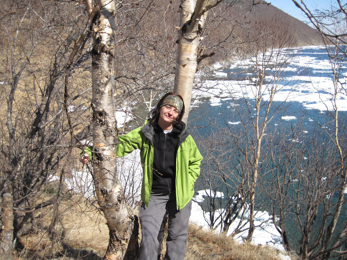 9 мая 2011 года. Тропа на Корейский ключ. Это было хорошее начало туристического сезона, если на 9 мая тропа уже растаяла.