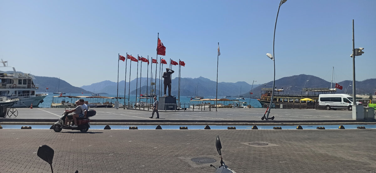 Памятник Ататюрку. Фото автора