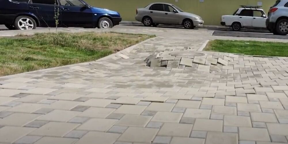 Примеры проседания тротуарной плитки