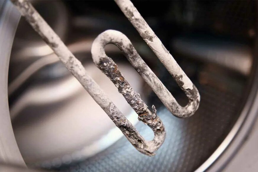 Обрастает налетом солями жесткости бытовая техники и выходит из строя из-за жесткой воды