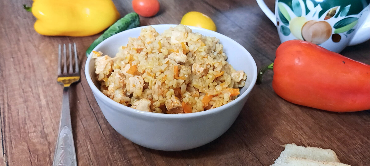 Булгур готовят как в виде сладкой каши, так и в солёном варианте. Например, с курицей, как я готовлю сегодня. 