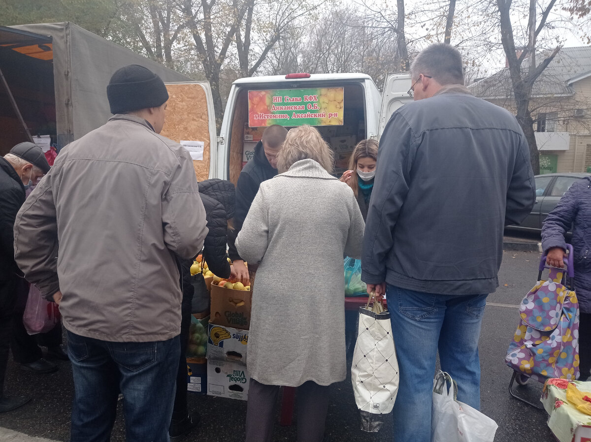 Погода ещё довольно тёплая. 