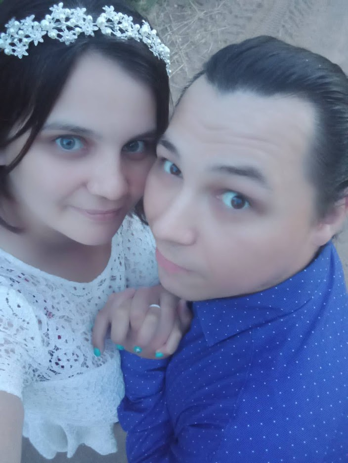 Это мы на восьмую годовщину свадьбы :)