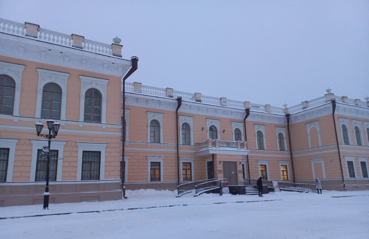 Листайте галерею из фотографий (по стрелочке направо)