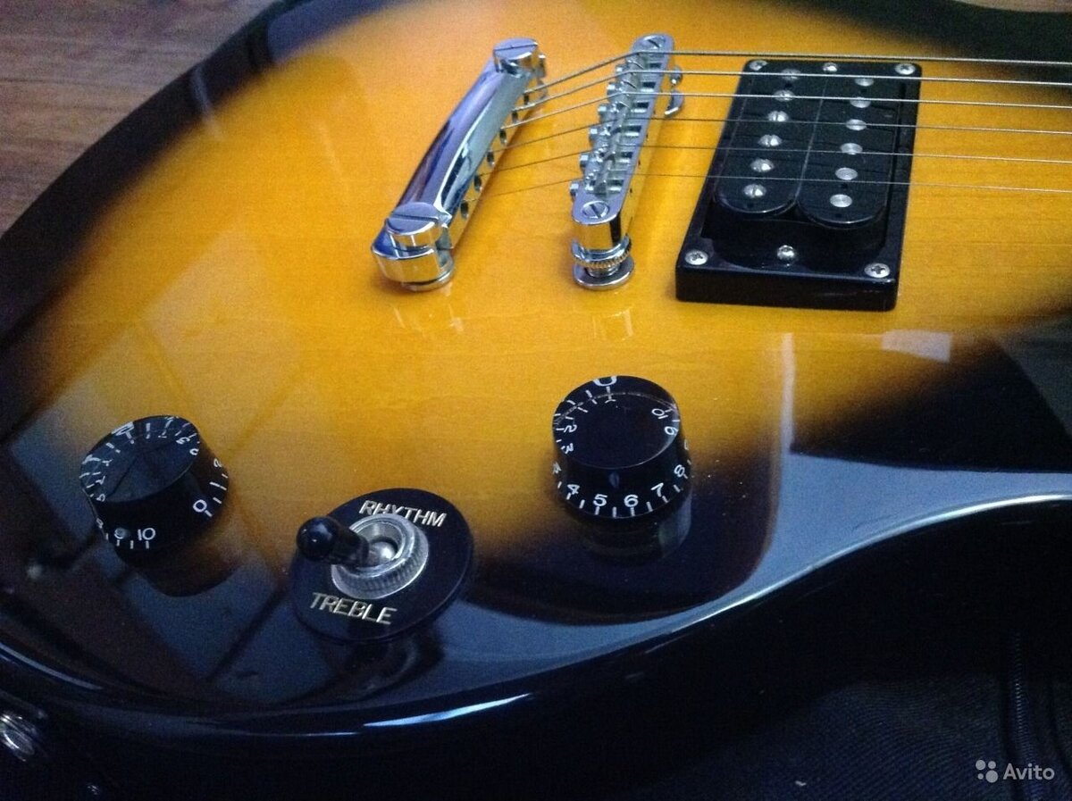 Бывают гитары 2 видов: акустическая и классическая.