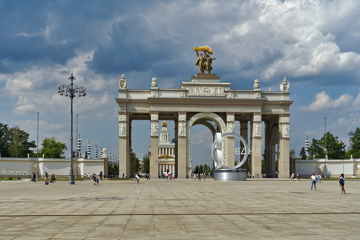 Арка главного входа вднх фото