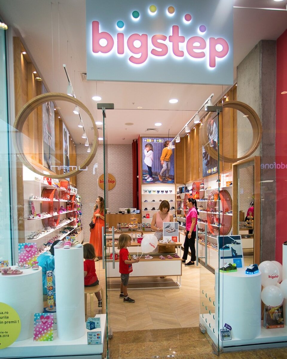 Дизайн магазина детской обуви с плиткой от APE Ceramica 