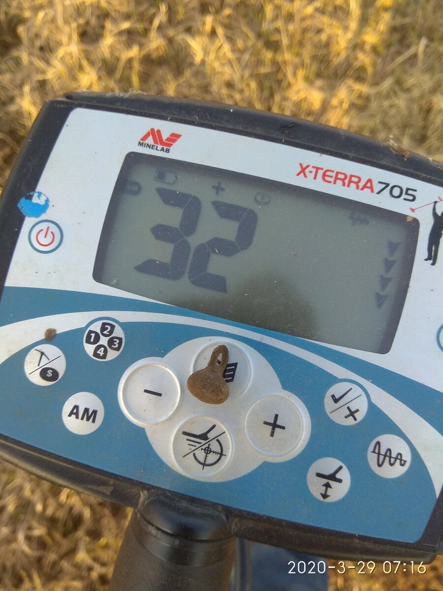 Пуговица гирька