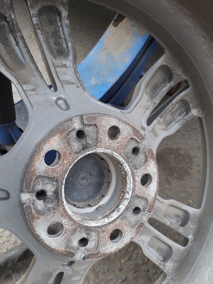 Здесь наблюдается окисление центральной части и всей плоскости поверхности