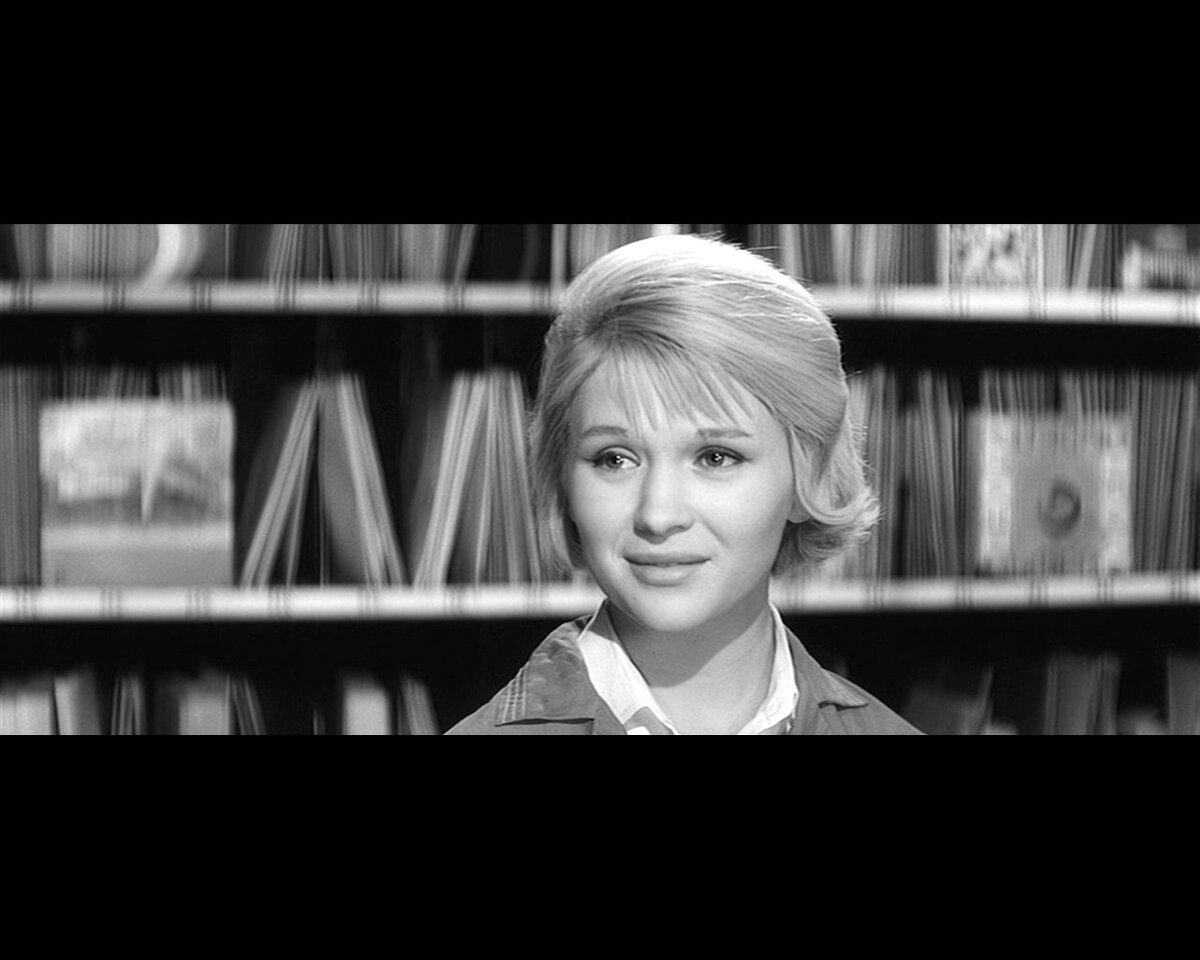 Кадр из фильма "Я шагаю по Москве"