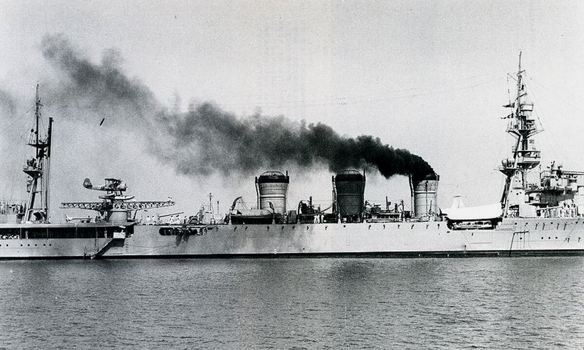 Легкий крейсер «Кума» в Циндао ,1935 г.