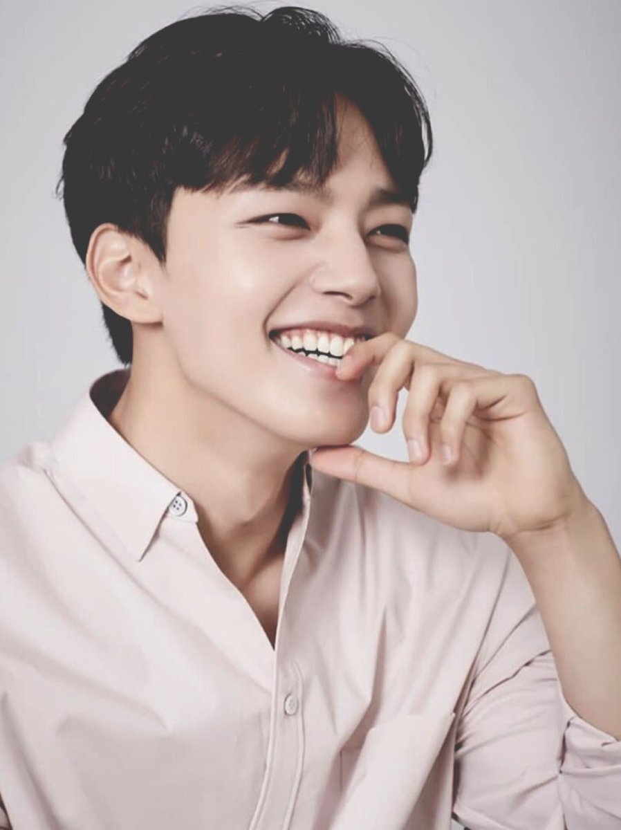 актер Ё Чжин Гу