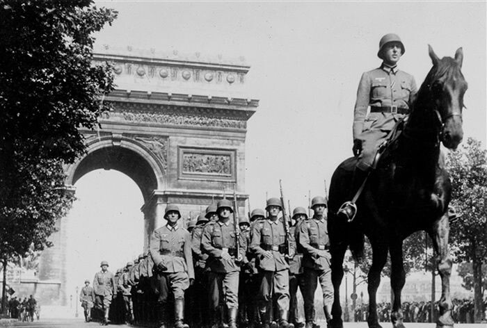 14 июня 1040 фашисткие войска вошли в Париж. 