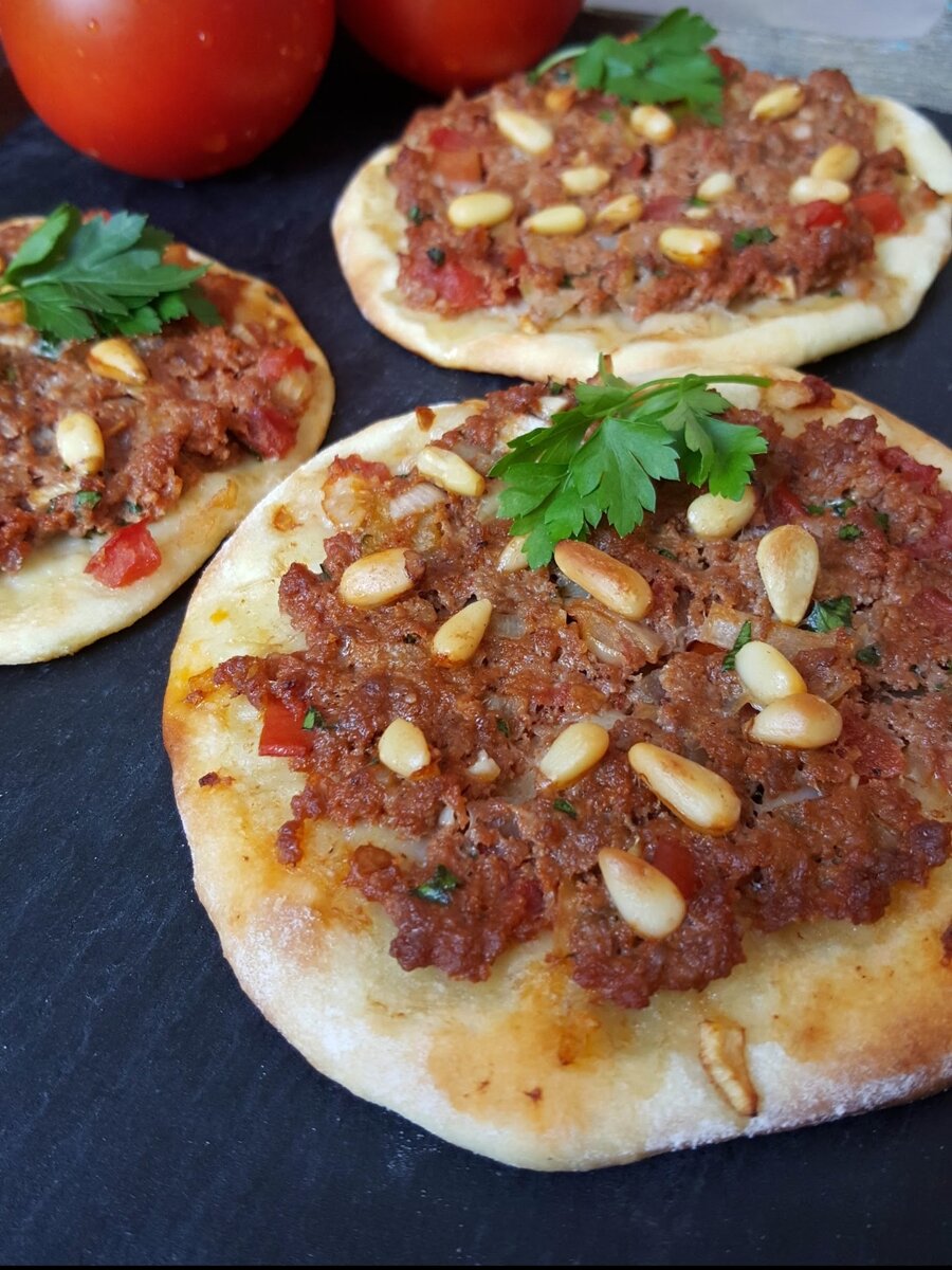 Sfiha / lahm bi aajin