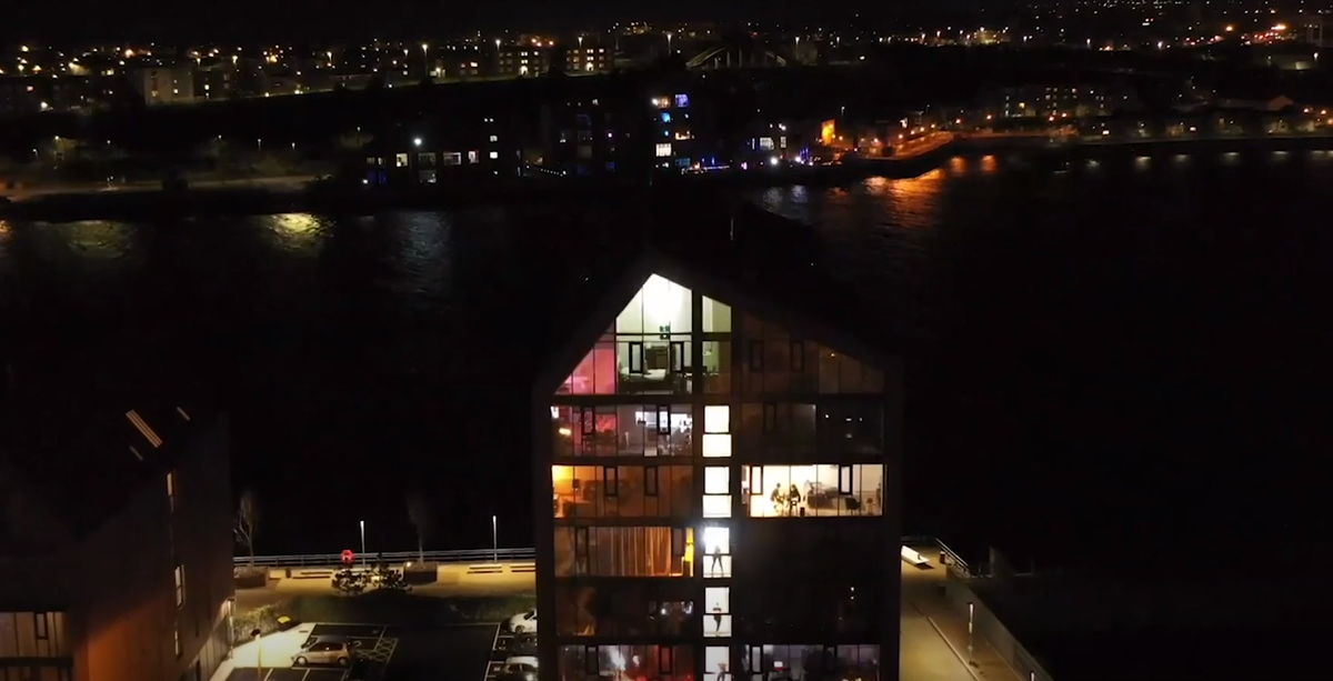 Изолированная дискотека.