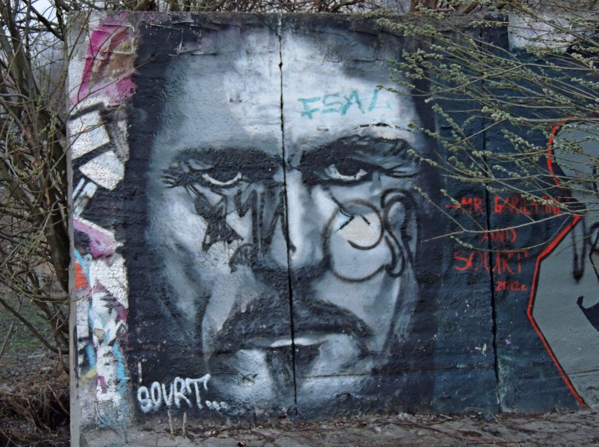 Поэт Мусы Джалиль - Москва, Зябликово, улица Городянка Рядом с домом Борисовский проезд, 15к4с3  street art graffiti