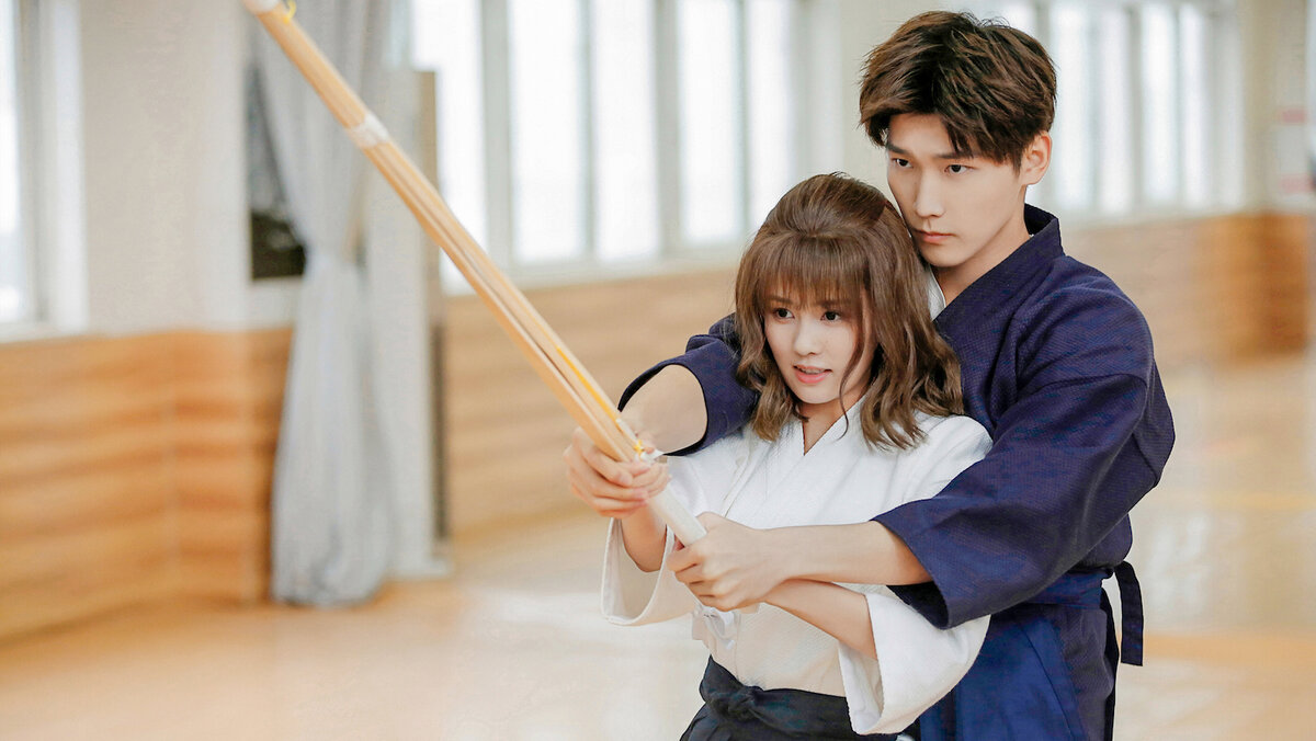 Бай Лу в роли Син Юнь, Син Чжао Линь в роли директора Ся Кэ