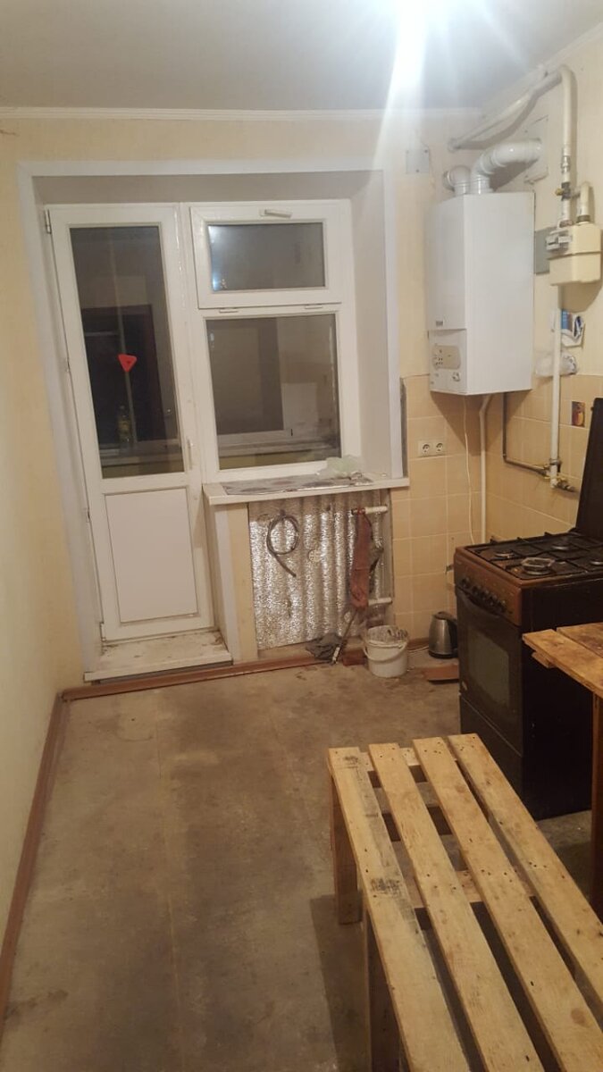 Лавку и стол посчитали нужным оставить