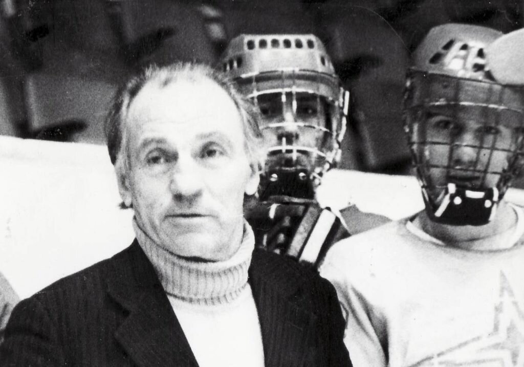 Василий Васильевич Крылов - старший тренер "Маяка".