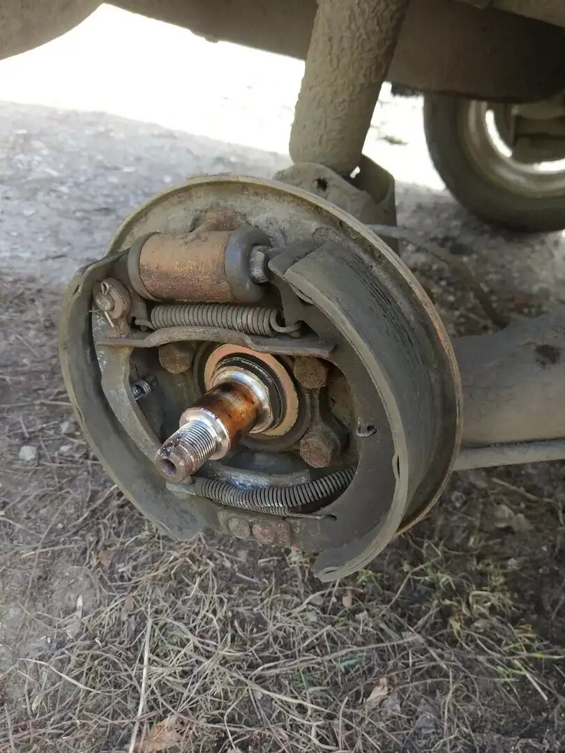 В моём случае менять будем задний подшипник