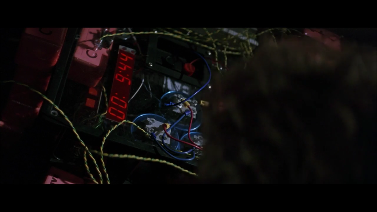 Типичная бомба из боевика