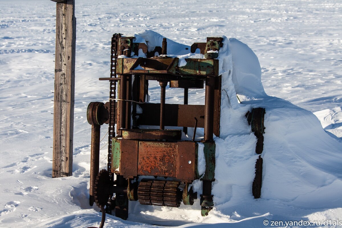 Ехали по тундре и у заброшенного зимовья на берегу нашли странный агрегат. Долго ломали голову, но предназначения не…