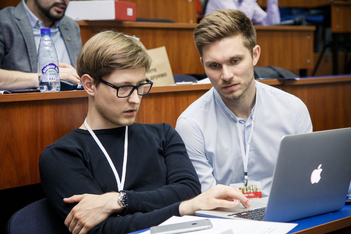 Поступить на программиста колледж. Университеты для программистов. Университет программирования в Москве. Программист колледж. Поступление на программиста.