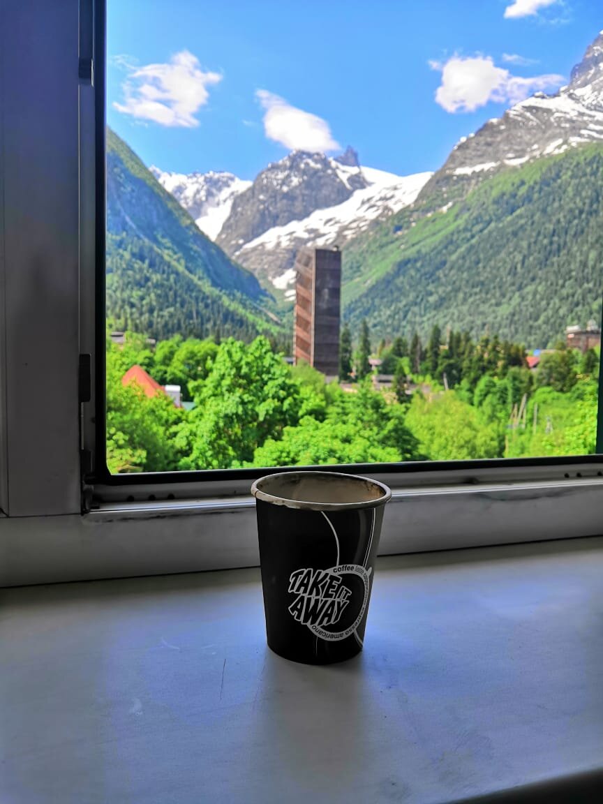 С утра сбегал за кофе для супруги