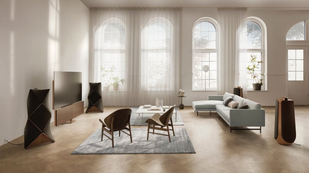 Элитный бренд Bang &Olufsen, как и прежде, нацелен на самый премиальный сегмент рынка телевизоров, намереваясь поднять планку кинематографического качества на новую высоту (изображение с сайта https://itzine.ru/wp-content/uploads/2020/05/x31151447cb37f5bdf4b29dab06643019.jpeg.pagespeed.ic.ufuaXO8PKO.jpg)